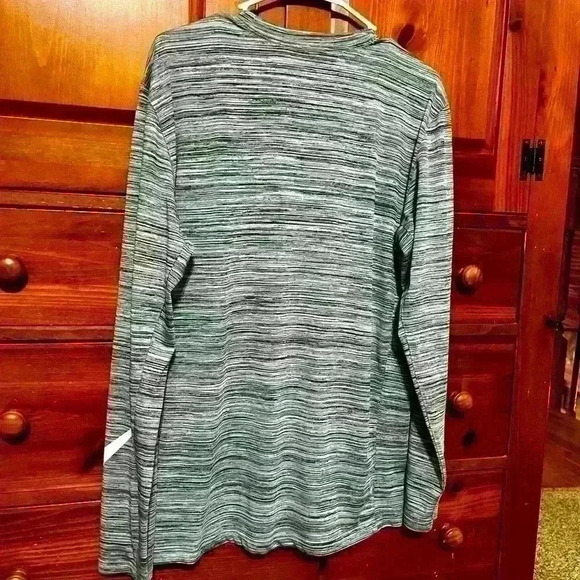 Men’s Nike Dri Fit shirt - Medium - Picture 5 of 5